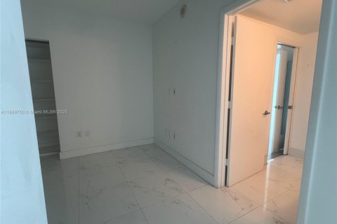 Condo in Miami, Florida, 3 bedrooms  № 1921156 - photo 20