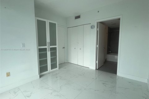 Condo in Miami, Florida, 3 bedrooms  № 1921156 - photo 26