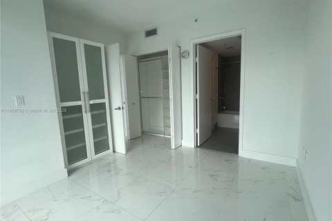 Condo in Miami, Florida, 3 bedrooms  № 1921156 - photo 24