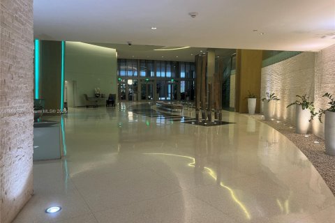 Condo in Miami, Florida, 3 bedrooms  № 1921156