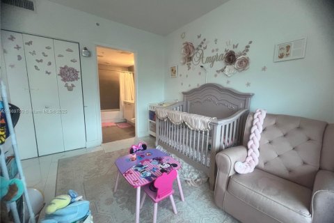 Condo in Miami, Florida, 3 bedrooms  № 1921156 - photo 10