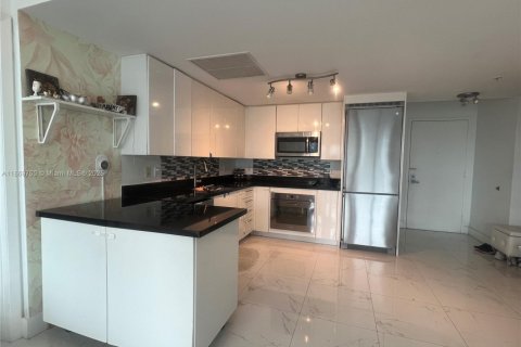 Condo in Miami, Florida, 3 bedrooms  № 1921156 - photo 4