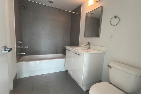 Condo in Miami, Florida, 3 bedrooms  № 1921156 - photo 23