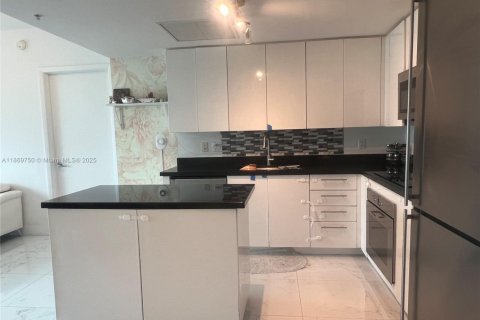 Condo in Miami, Florida, 3 bedrooms  № 1921156 - photo 5