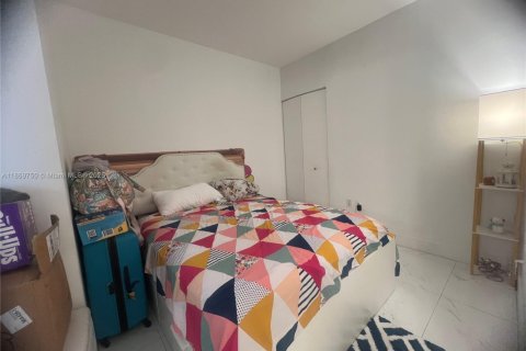 Condo in Miami, Florida, 3 bedrooms  № 1921156 - photo 14