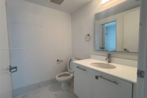 Condo in Miami, Florida, 3 bedrooms  № 1921156 - photo 22