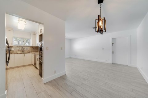 Купить кондоминиум в Майами, Флорида 2 спальни, 81.38м2, № 2029240 - фото 3