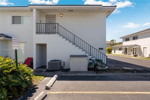 Купить кондоминиум в Майами, Флорида 2 спальни, 81.38м2, № 2029240 - фото 2