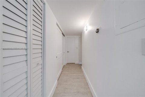 Купить кондоминиум в Майами, Флорида 2 спальни, 81.38м2, № 2029240 - фото 8