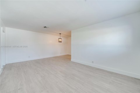 Купить кондоминиум в Майами, Флорида 2 спальни, 81.38м2, № 2029240 - фото 4