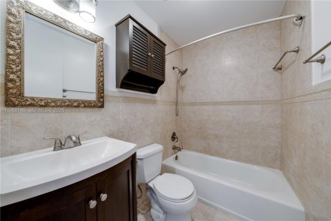 Купить кондоминиум в Майами, Флорида 2 спальни, 81.38м2, № 2029240 - фото 14