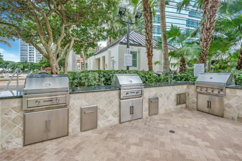Condo in Fort Lauderdale, Florida, 2 bedrooms  № 2382907 - photo 23