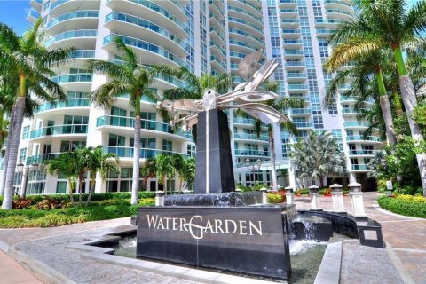 Condo in Fort Lauderdale, Florida, 2 bedrooms  № 2382907 - photo 2