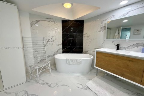 Снять в аренду кондоминиум в Халландейл-Бич, Флорида 2 спальни, 214.14м2, № 2004196 - фото 21