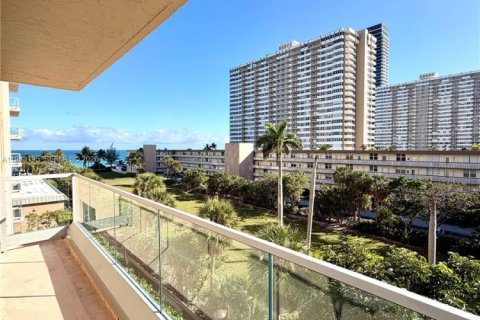 Снять в аренду кондоминиум в Халландейл-Бич, Флорида 2 спальни, 214.14м2, № 2004196 - фото 10