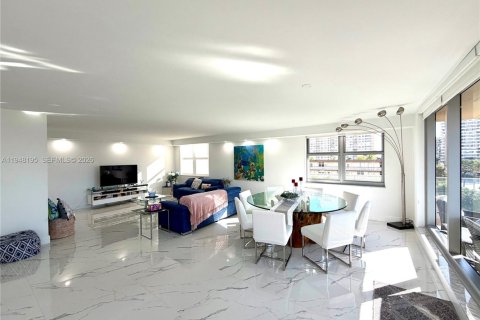 Снять в аренду кондоминиум в Халландейл-Бич, Флорида 2 спальни, 214.14м2, № 2004196 - фото 7