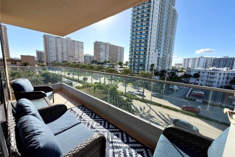 Снять в аренду кондоминиум в Халландейл-Бич, Флорида 2 спальни, 214.14м2, № 2004196 - фото 9