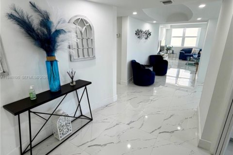 Снять в аренду кондоминиум в Халландейл-Бич, Флорида 2 спальни, 214.14м2, № 2004196 - фото 5