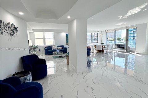 Снять в аренду кондоминиум в Халландейл-Бич, Флорида 2 спальни, 214.14м2, № 2004196 - фото 4