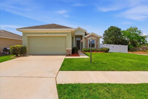 House in Bartow, Florida 4 bedrooms, 186.73 sq.m. № 2151160