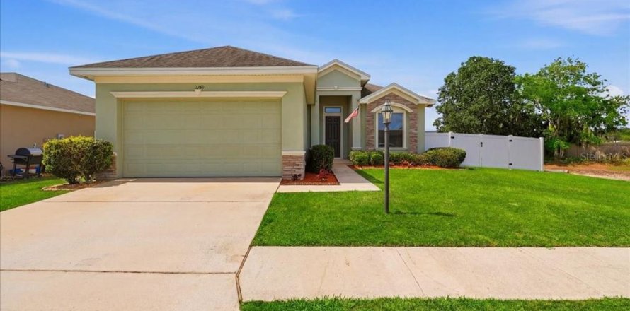 House in Bartow, Florida 4 bedrooms, 186.73 sq.m. № 2151160