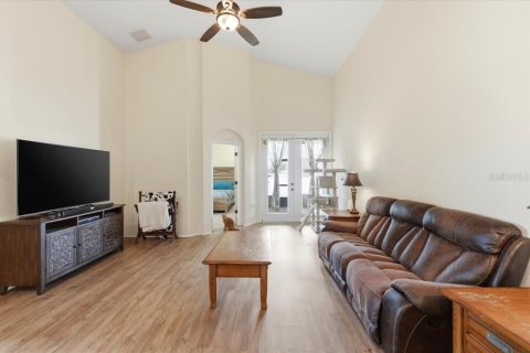 House in Bartow, Florida 4 bedrooms, 186.73 sq.m. № 2151160 - photo 14