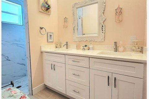 House in Venice, Florida 2 bedrooms, 95.78 sq.m. № 2318748 - photo 8