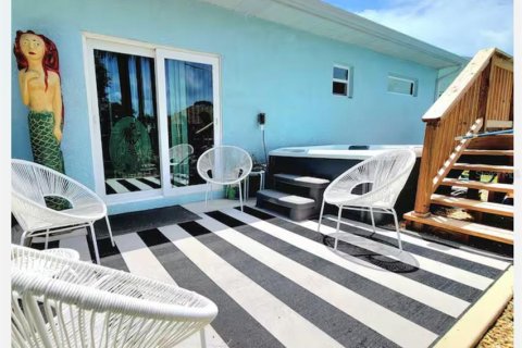 House in Venice, Florida 2 bedrooms, 95.78 sq.m. № 2318748 - photo 2
