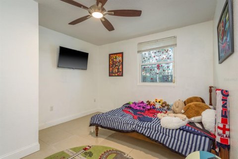 House in Saint Petersburg, Florida 5 bedrooms, 197.88 sq.m. № 1584823 - photo 19