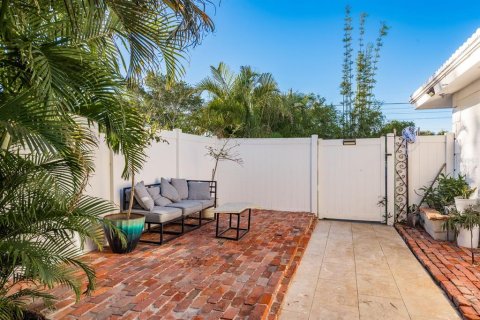 House in Saint Petersburg, Florida 5 bedrooms, 197.88 sq.m. № 1584823 - photo 27
