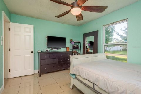 House in Saint Petersburg, Florida 5 bedrooms, 197.88 sq.m. № 1584823 - photo 16