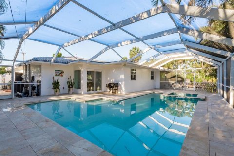 House in Saint Petersburg, Florida 5 bedrooms, 197.88 sq.m. № 1584823 - photo 23