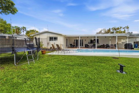 House in Cutler Bay, Florida 4 bedrooms, 162.02 sq.m. № 2064306 - photo 29