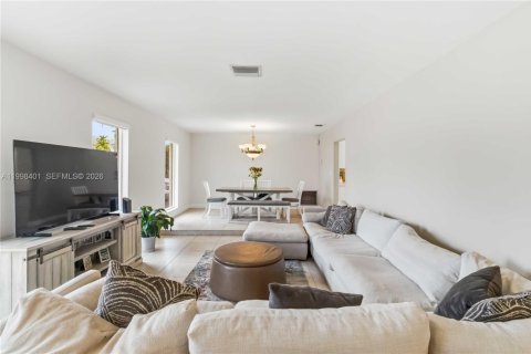 House in Cutler Bay, Florida 4 bedrooms, 162.02 sq.m. № 2064306 - photo 6