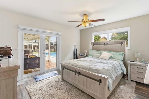 House in Cutler Bay, Florida 4 bedrooms, 162.02 sq.m. № 2064306 - photo 18