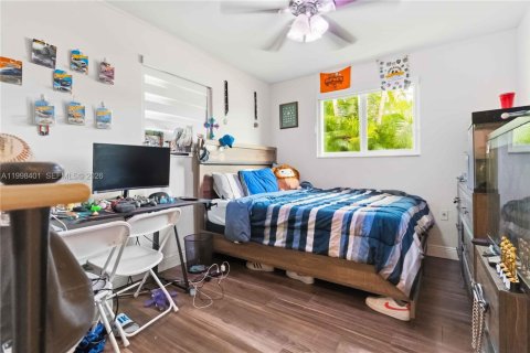 House in Cutler Bay, Florida 4 bedrooms, 162.02 sq.m. № 2064306 - photo 16