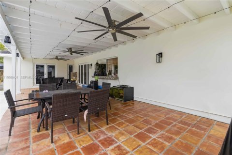 House in Cutler Bay, Florida 4 bedrooms, 162.02 sq.m. № 2064306 - photo 23