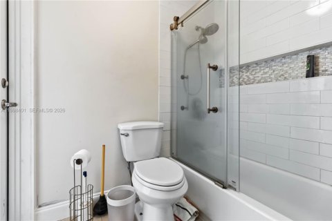 House in Cutler Bay, Florida 4 bedrooms, 162.02 sq.m. № 2064306 - photo 15