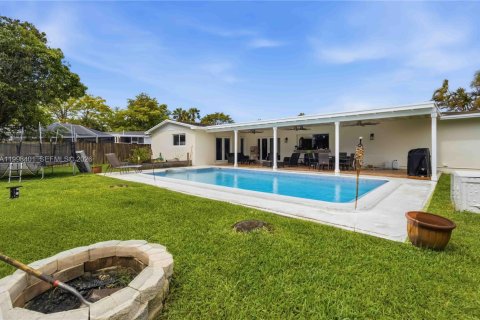 House in Cutler Bay, Florida 4 bedrooms, 162.02 sq.m. № 2064306 - photo 26