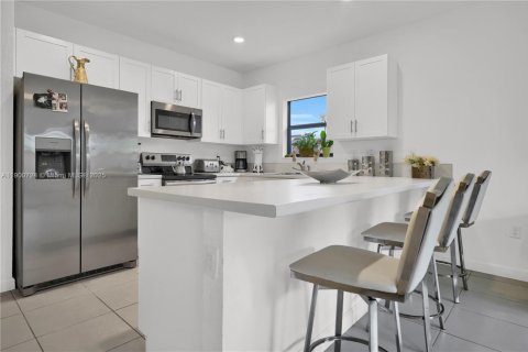 Casa en alquiler en Homestead, Florida, 4 dormitorios, 176.89 m2 № 1951990 - foto 6