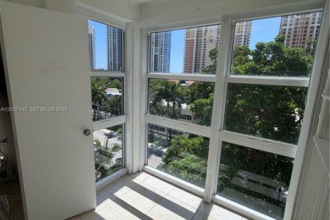 Condo in Sunny Isles Beach, Florida, 1 bedroom № 2086773 - photo 9