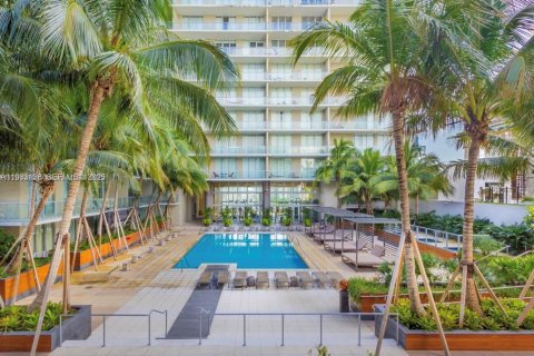 Condominio en alquiler en Miami, Florida, 1 dormitorio, 54.63 m2 № 1991409 - foto 19