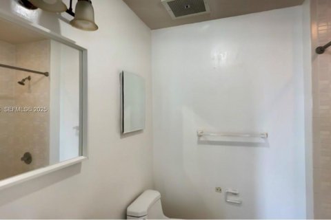 Condominio en alquiler en Miami, Florida, 1 dormitorio, 54.63 m2 № 1991409 - foto 13