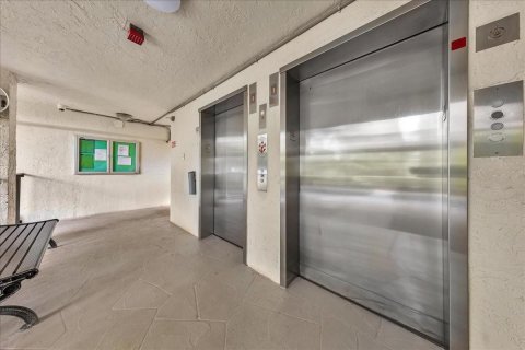 Condo in Pompano Beach, Florida, 2 bedrooms  № 2088386 - photo 30
