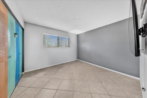 Condo in Pompano Beach, Florida, 2 bedrooms  № 2088386 - photo 25