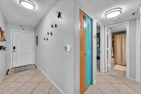 Condo in Pompano Beach, Florida, 2 bedrooms  № 2088386 - photo 27