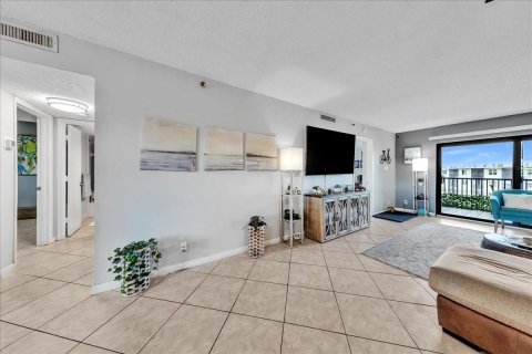Condo in Pompano Beach, Florida, 2 bedrooms  № 2088386 - photo 11