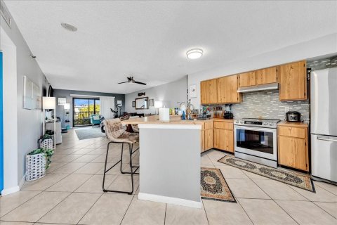 Condo in Pompano Beach, Florida, 2 bedrooms  № 2088386 - photo 5