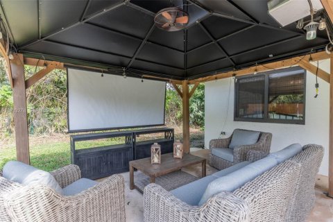 Casa en venta en Homestead, Florida, 4 dormitorios, 218.04 m2 № 1991183 - foto 10