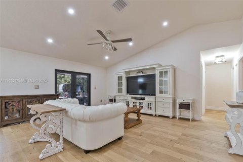 Casa en venta en Homestead, Florida, 4 dormitorios, 218.04 m2 № 1991183 - foto 17